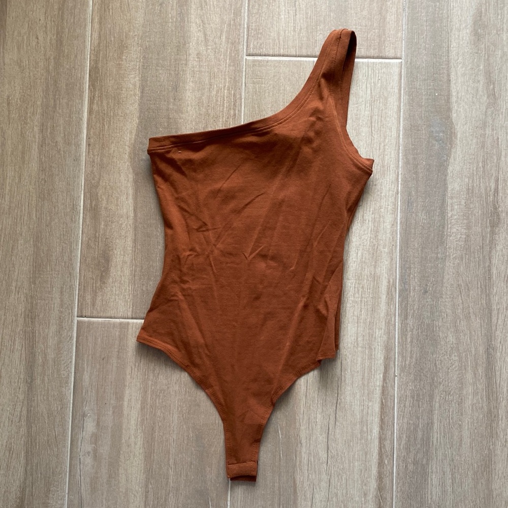 Windsor burnt orange one shoulder body suit